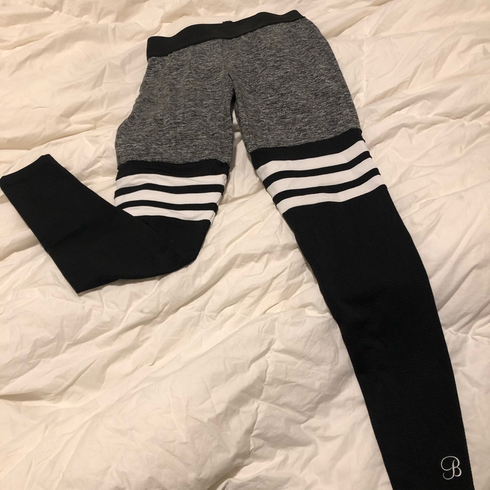 BOMBSHELL LEGGINGS. Size S SMALL. Great condition